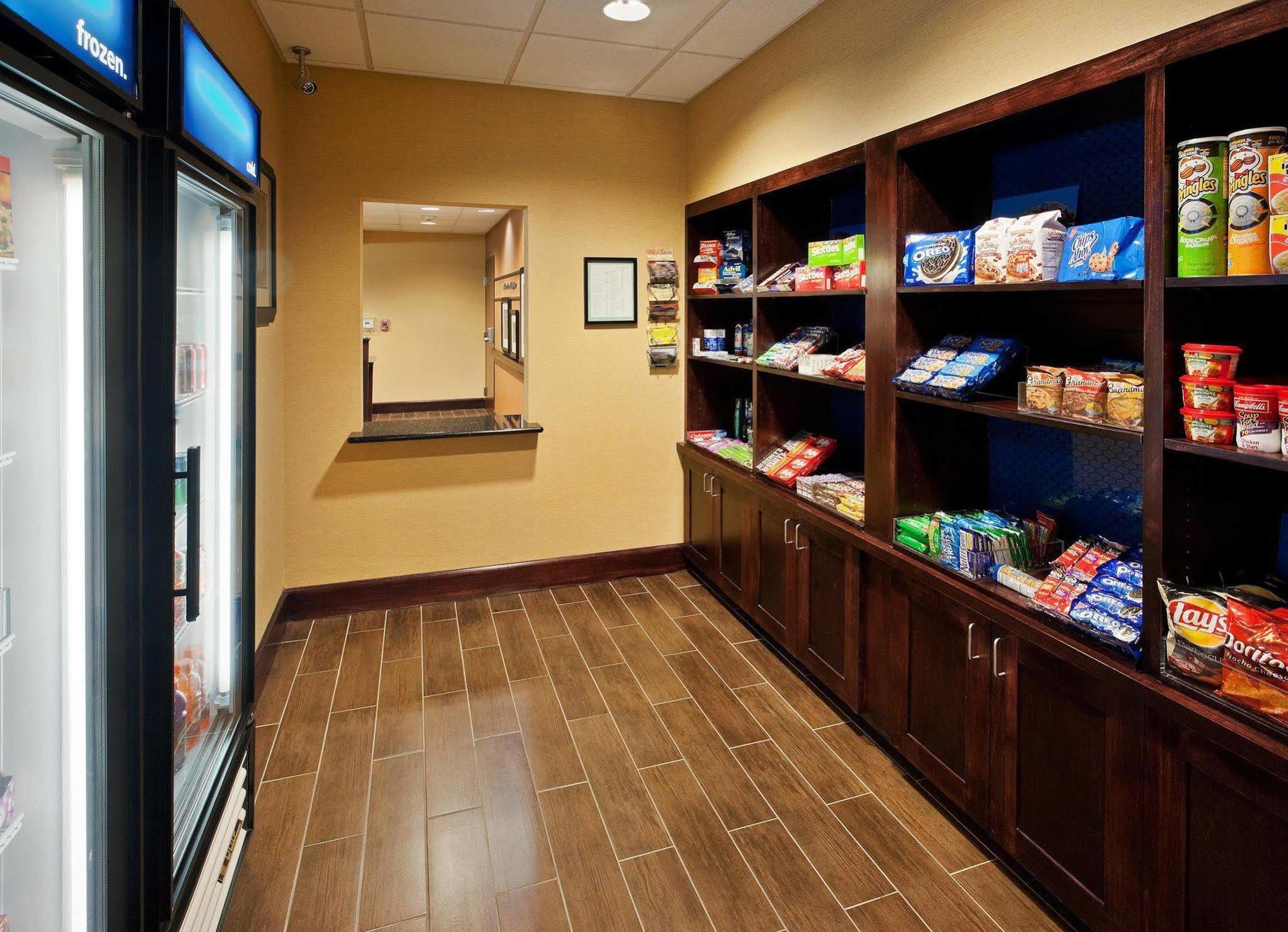 Hampton Inn & Suites מילינגטון מתקנים תמונה